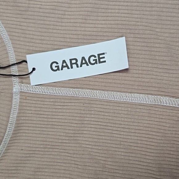Garage-Exposed Seams Stormi Tee - Picture 5 of 6